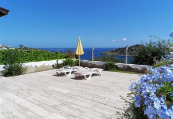 Yalıkavak'ta Tilkicik Koyu Deniz Manzaralı Özel Plajlı Villa